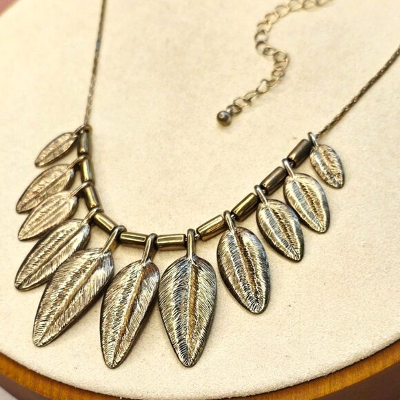 🔥$5/$25 Golden Leafy Necklace - Picture 3 of 8